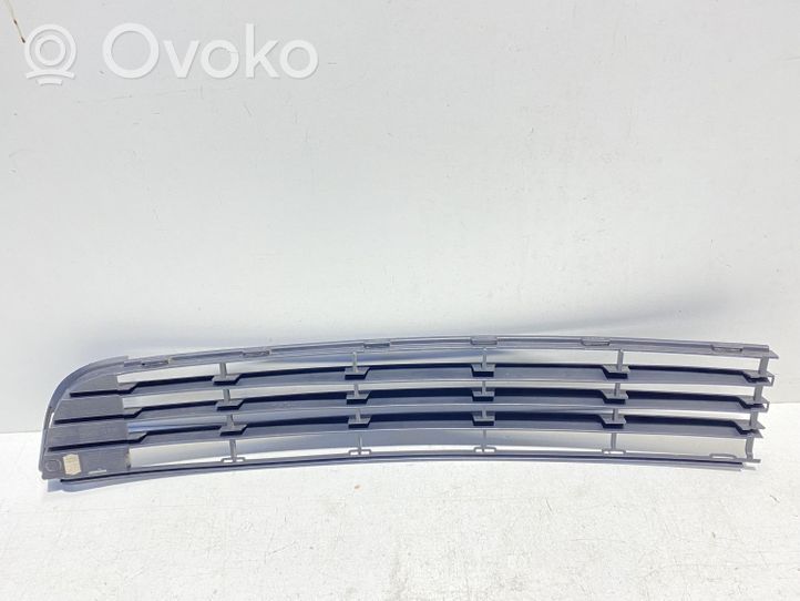 Renault Clio II Grille inférieure de pare-chocs avant 8200271912