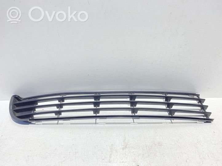 Renault Clio II Grille inférieure de pare-chocs avant 8200271912