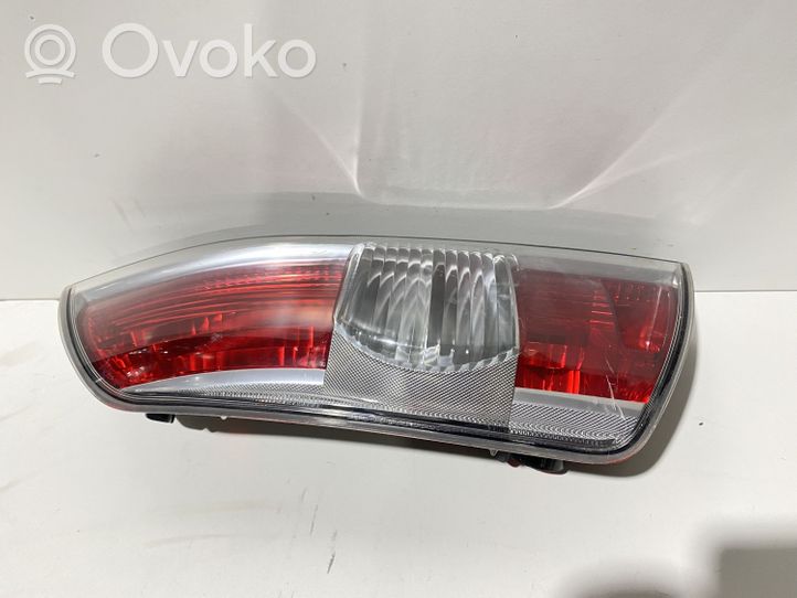 Subaru Impreza II Lampa tylna 22051763