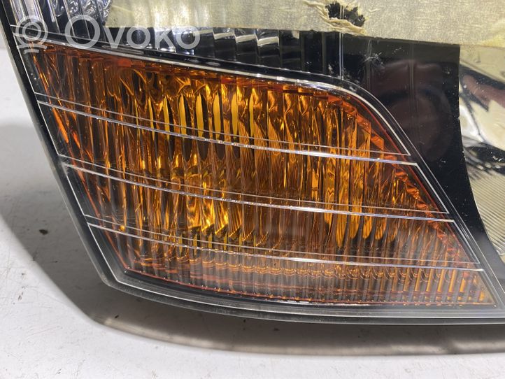 Mitsubishi Pajero Lampa przednia 10087420