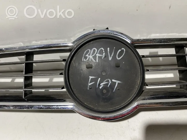 Fiat Bravo Grotelės viršutinės 