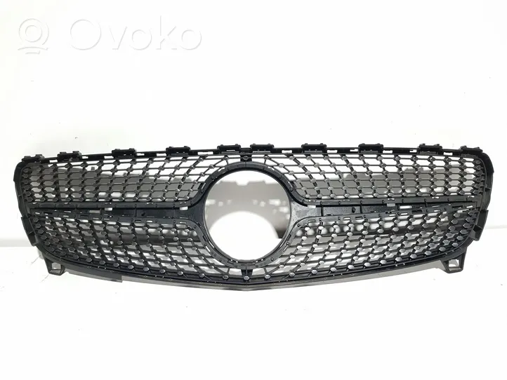 Mercedes-Benz A W176 Maskownica / Grill / Atrapa górna chłodnicy A1768881760