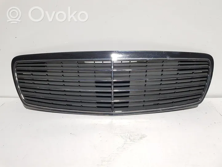 Mercedes-Benz E W211 Maskownica / Grill / Atrapa górna chłodnicy A2118800283