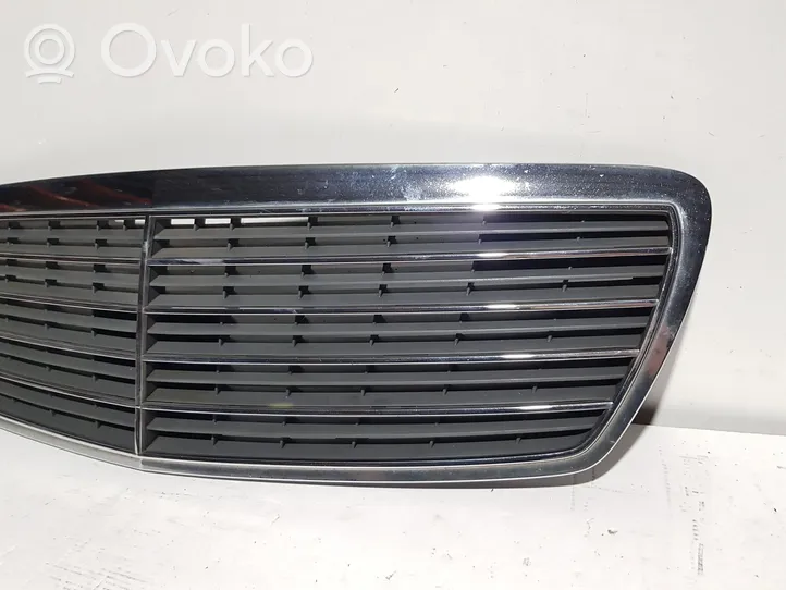 Mercedes-Benz E W211 Maskownica / Grill / Atrapa górna chłodnicy A2118800283