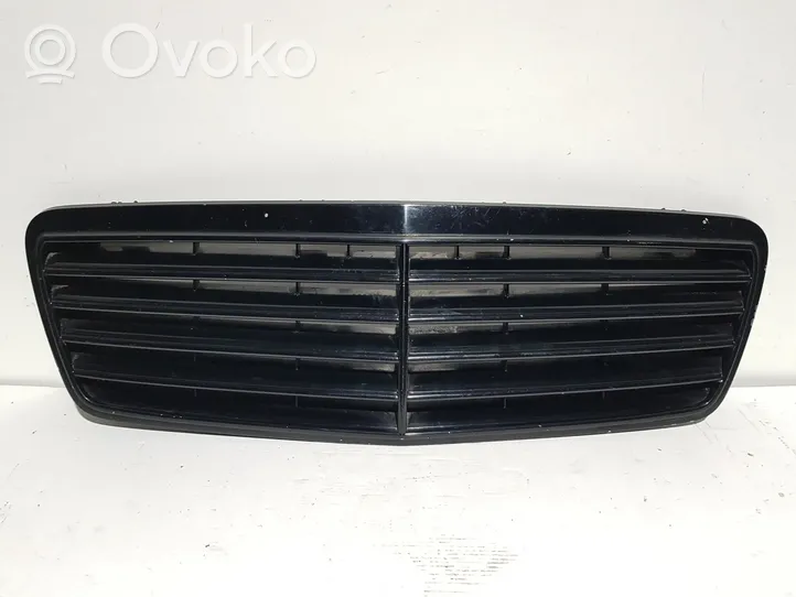 Mercedes-Benz CLK A208 C208 Grille calandre supérieure de pare-chocs avant 2088800085