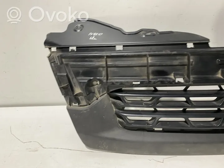 Iveco Daily 5th gen Grille calandre supérieure de pare-chocs avant 5801342734EZ