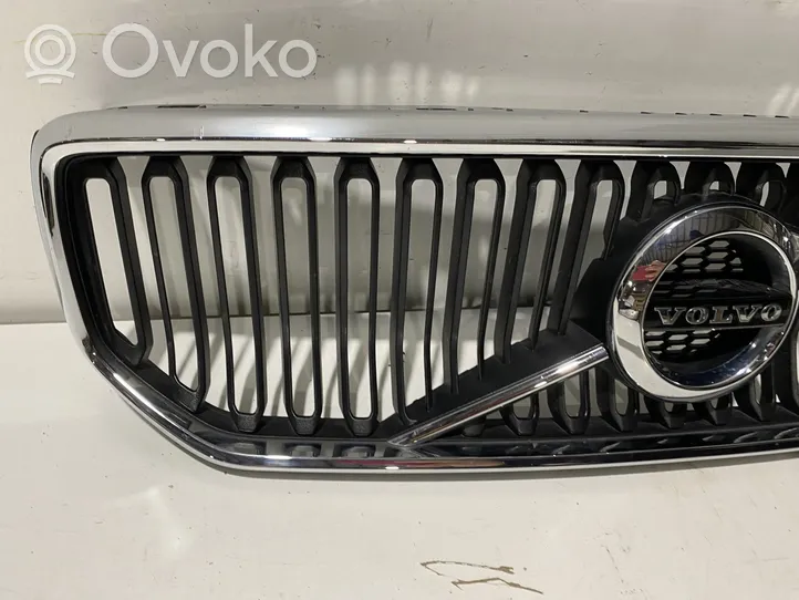 Volvo XC40 Griglia superiore del radiatore paraurti anteriore 31656581