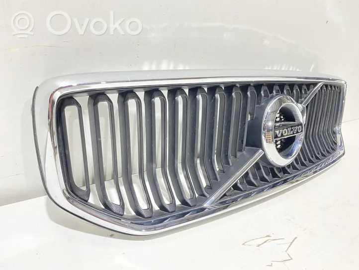 Volvo XC40 Griglia superiore del radiatore paraurti anteriore 31656581