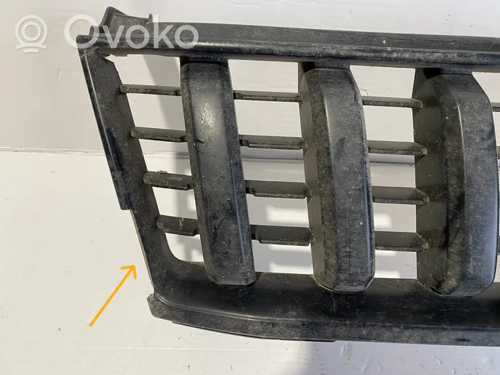 Toyota Land Cruiser (HDJ90) Etupuskurin ylempi jäähdytinsäleikkö 5310060030