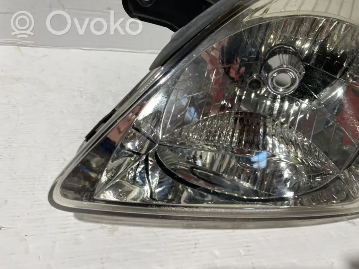 KIA Rio Lampa przednia 92101FD0