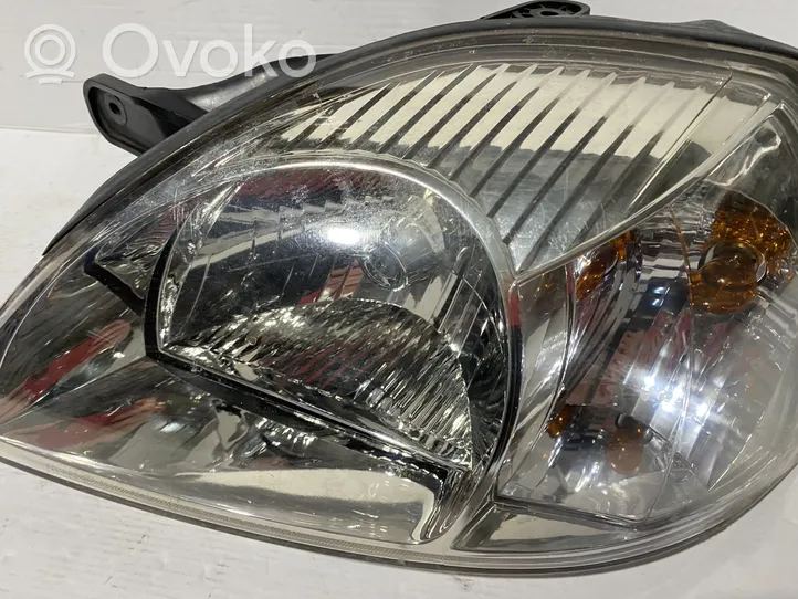 KIA Rio Lampa przednia 92101FD0