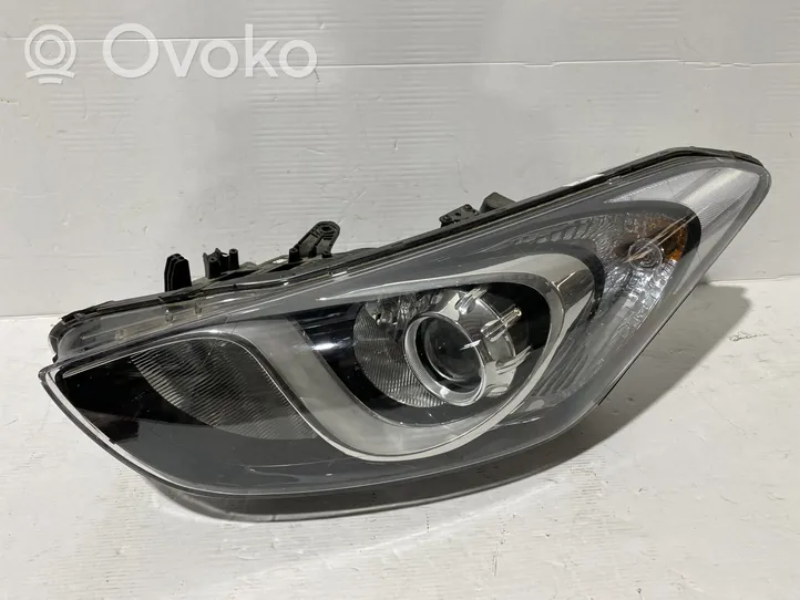 Hyundai i30 Lampa przednia 92101A6100