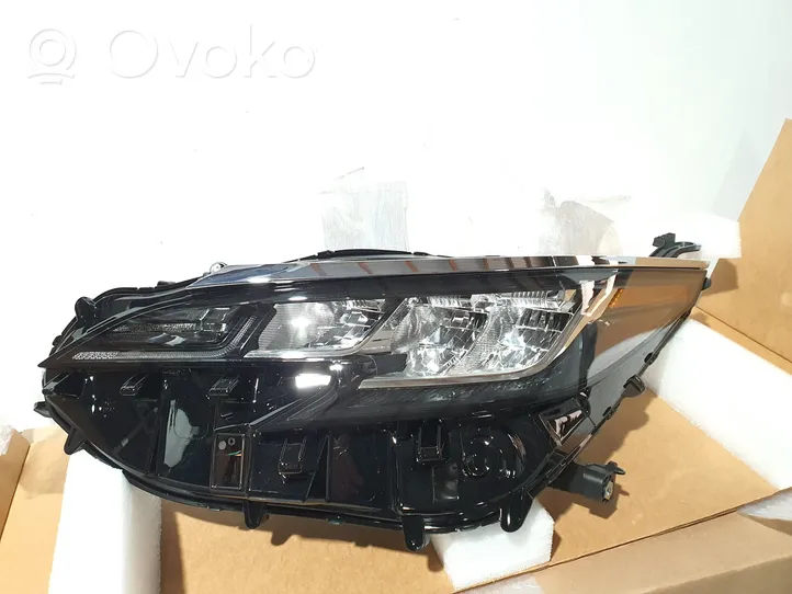 Toyota Sienna XL30 III Priekšējais lukturis 8115008100