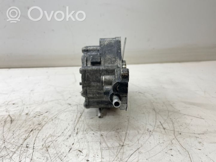 Volkswagen PASSAT B5.5 Vacuum pump 038145209