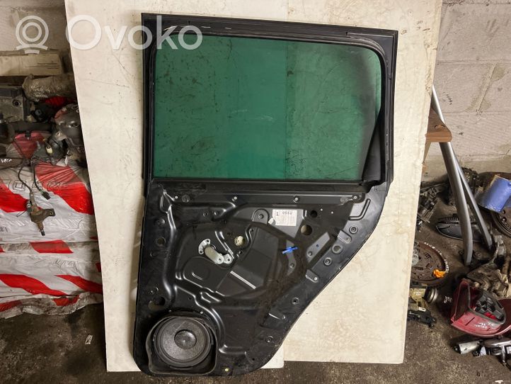 Volkswagen Touareg I Rear window lifting mechanism without motor 7L6839730D
