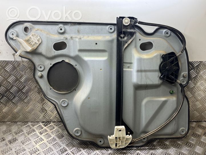 Volkswagen Touran I Takaoven manuaalinen ikkunan nostin 1T0839462N