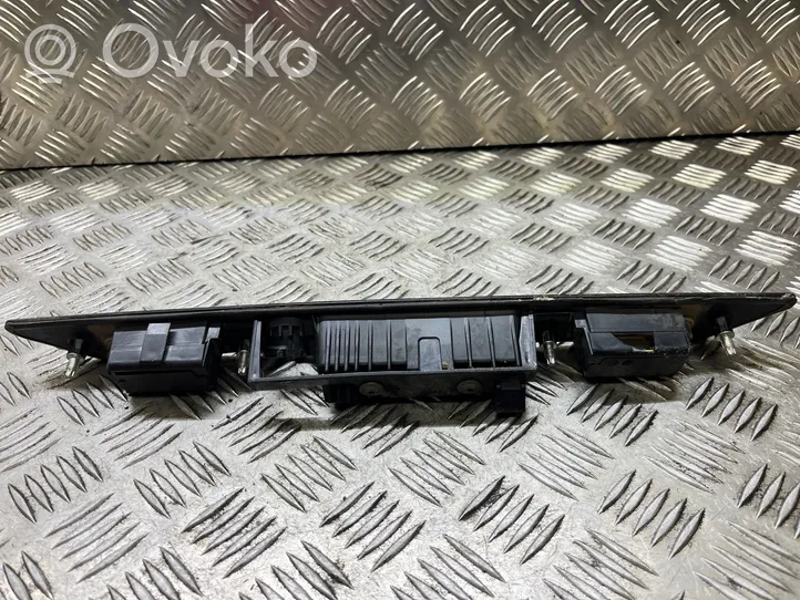 Audi A4 S4 B7 8E 8H Takaluukun rekisterikilven valon palkki 8E0807430B