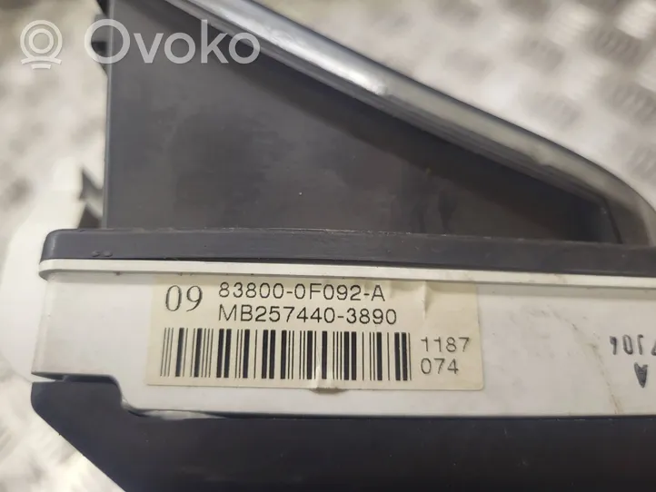 Toyota Corolla Verso E121 Tachimetro (quadro strumenti) MB2574403800