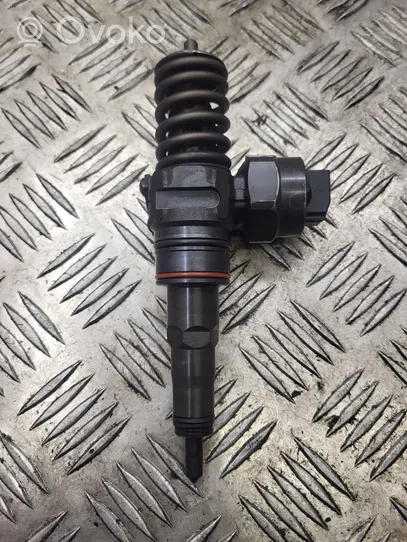 Volkswagen PASSAT B5 Fuel injector 038130073J