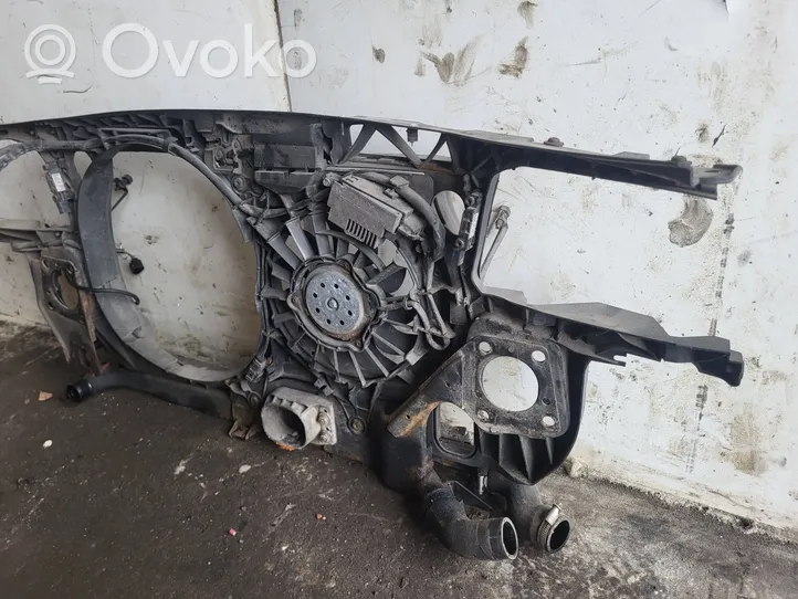 Audi A4 S4 B6 8E 8H Jäähdyttimen kehyksen suojapaneeli 4B0010157D