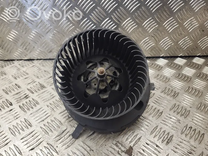 Volkswagen Touran I Heater fan/blower F983228M