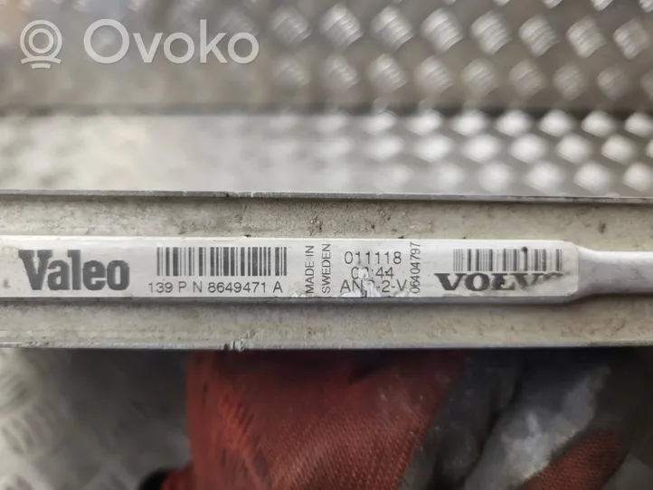 Volvo V70 Chłodnica powietrza doładowującego / Intercooler 8649471A