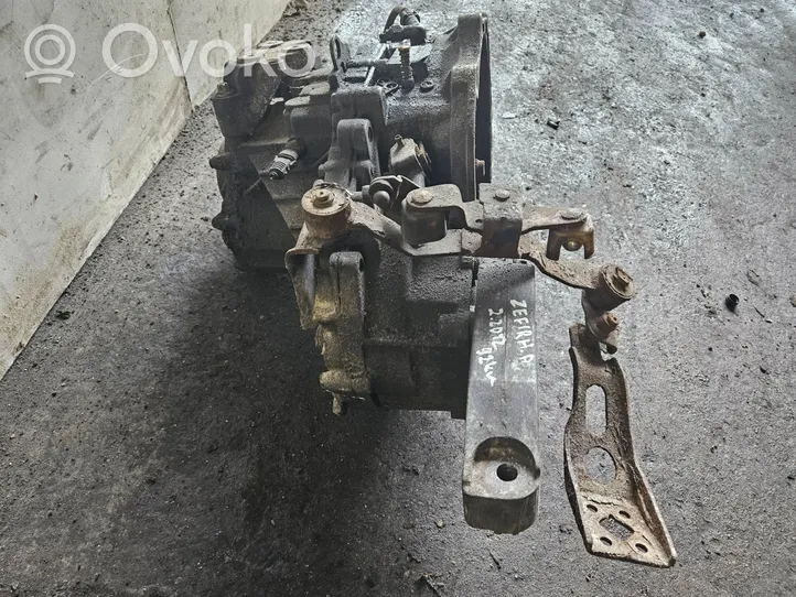 Opel Zafira A Mechaninė 5 pavarų dėžė 13104951