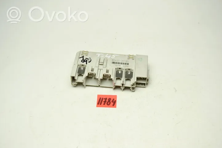 Toyota Avensis T270 Set scatola dei fusibili 8262020180