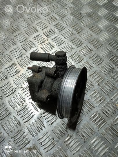 Volkswagen Touran I Power steering pump 038145255B