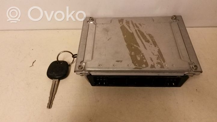 Toyota Corolla E110 Komputer / Sterownik ECU i komplet kluczy 896610W130