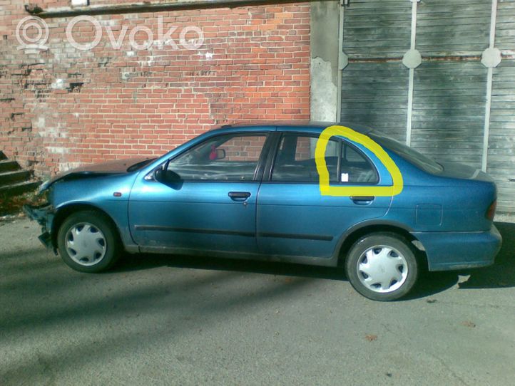 Nissan Almera Takakulmaikkunan ikkunalasi 