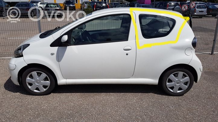 Toyota Aygo AB10 Finestrino/vetro retro 