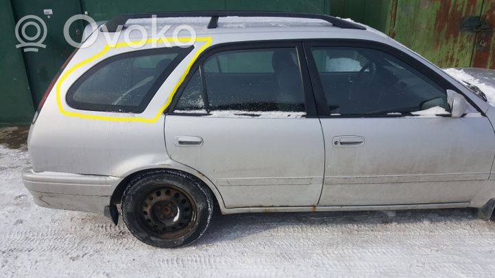 Toyota Corolla E110 Galinis šoninis kėbulo stiklas 