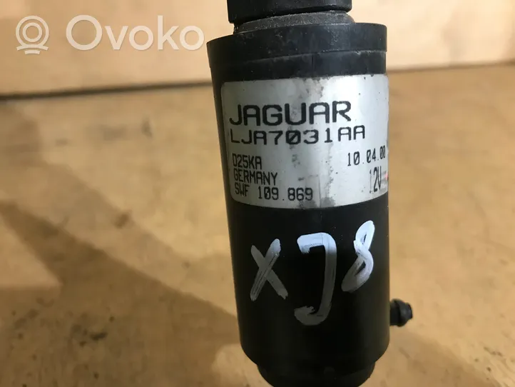 Jaguar XJ X308 Pompa spryskiwacza szyby przedniej / czołowej LJA7031AA