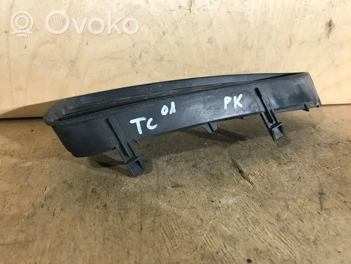 Toyota Corolla E110 Etupuskurin alempi jäähdytinsäleikkö 8148212020