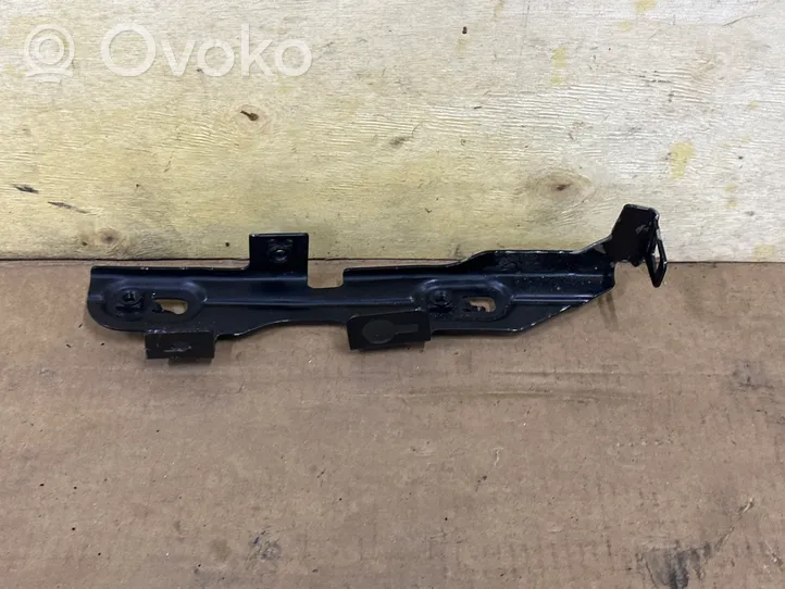 BMW 4 F32 F33 Supporto di montaggio del parafango 8055567103