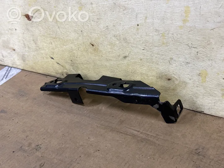 BMW 4 F32 F33 Supporto di montaggio del parafango 8055567103