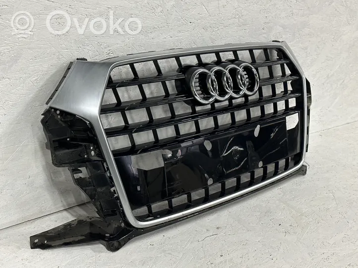 Audi Q3 8U Grille calandre supérieure de pare-chocs avant 8U0853653M