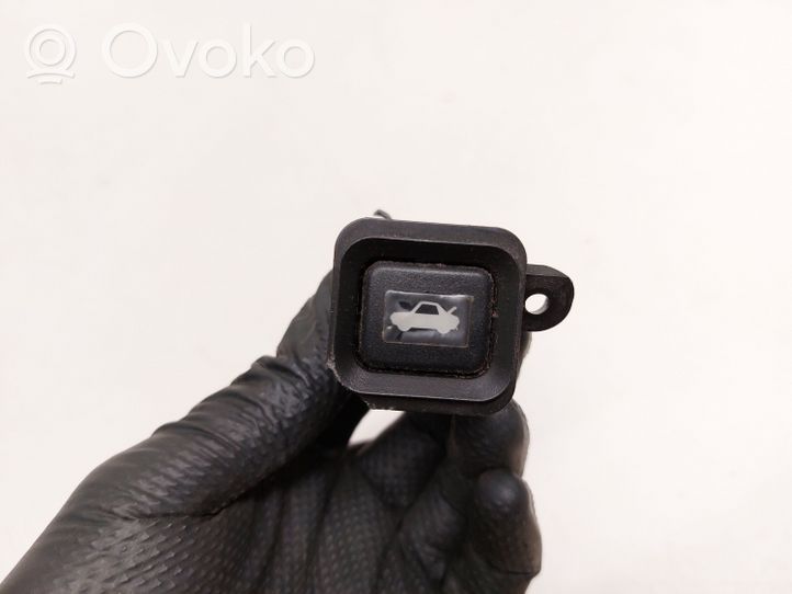 Honda CR-V Tailgate opening switch 