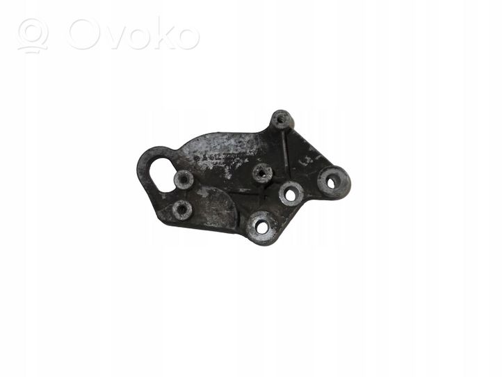 Mercedes-Benz Sprinter W901 W902 W903 W904 Supporto di montaggio del filtro dell’olio A6122230041