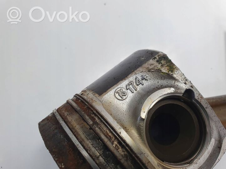 Volkswagen Touareg II Piston KORBOWÓD 3.0 TDI CJM