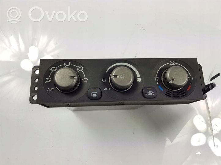 Mitsubishi Pajero Climate control/heater control trim 2002