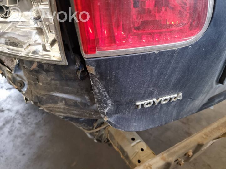 Toyota Avensis T270 Задняя крышка (багажника) 8U5