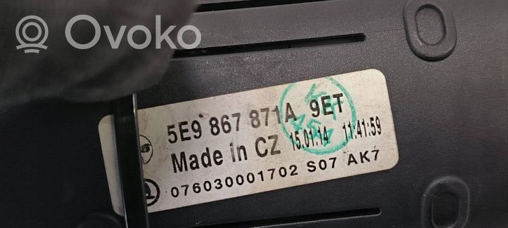 Skoda Octavia Mk3 (5E) Roleta bagażnika 5E9867871A