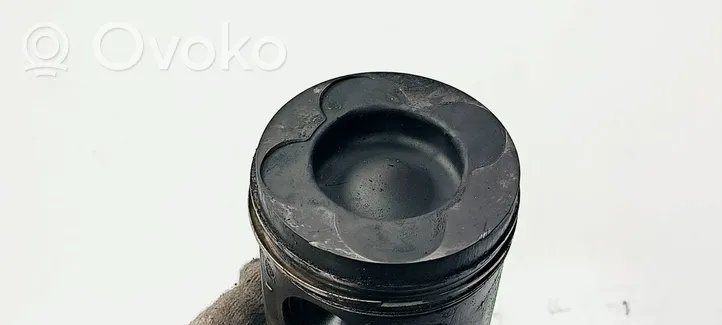 Mitsubishi Montero Piston 