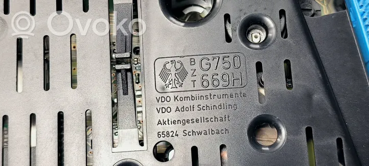 Audi A4 S4 B5 8D Tachimetro (quadro strumenti) 8D0919880N