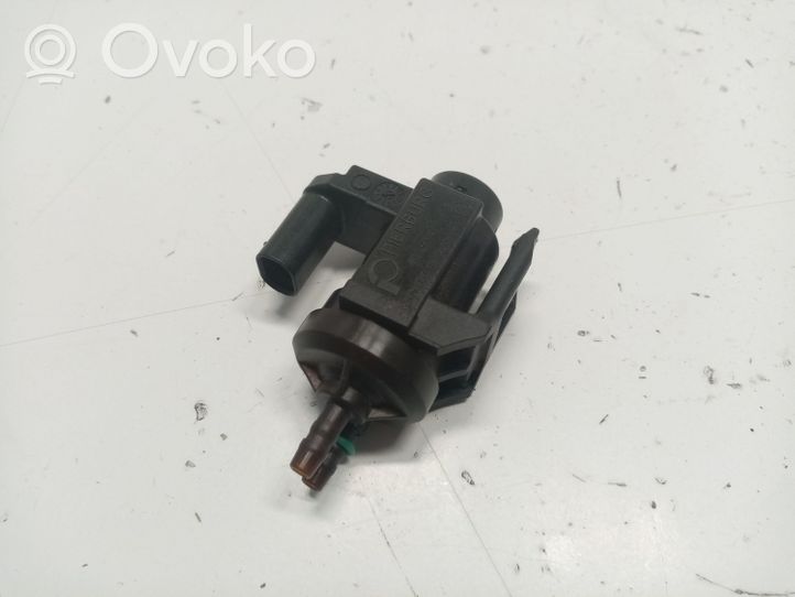 BMW 3 F30 F35 F31 Vacuum valve 8570591