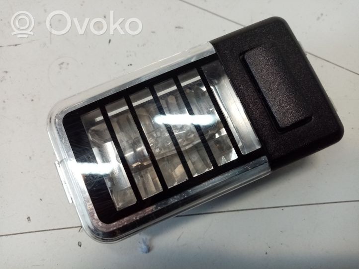 BMW X3 E83 Illuminazione sedili posteriori 63316948173