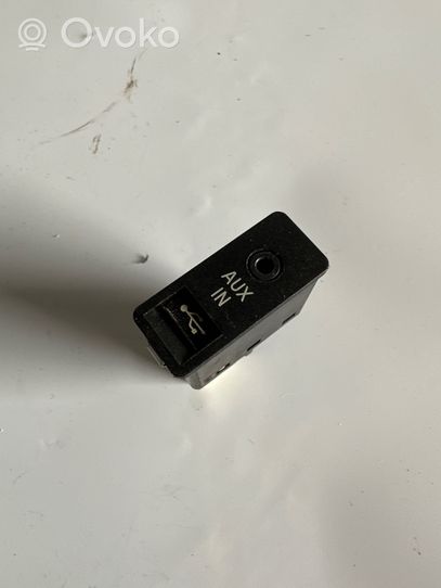 BMW 5 F10 F11 USB socket connector 9189175