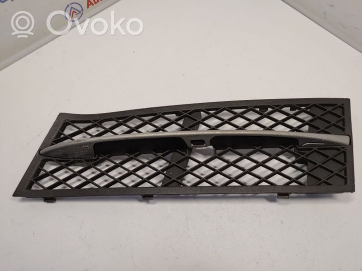 BMW 5 F10 F11 Kratka dolna zderzaka przedniego 51117200697